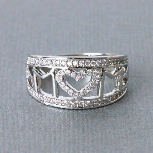 Sparkling Heart-Shaped MOM Ring – Unique Diamond Accent Mother’s Day Gift