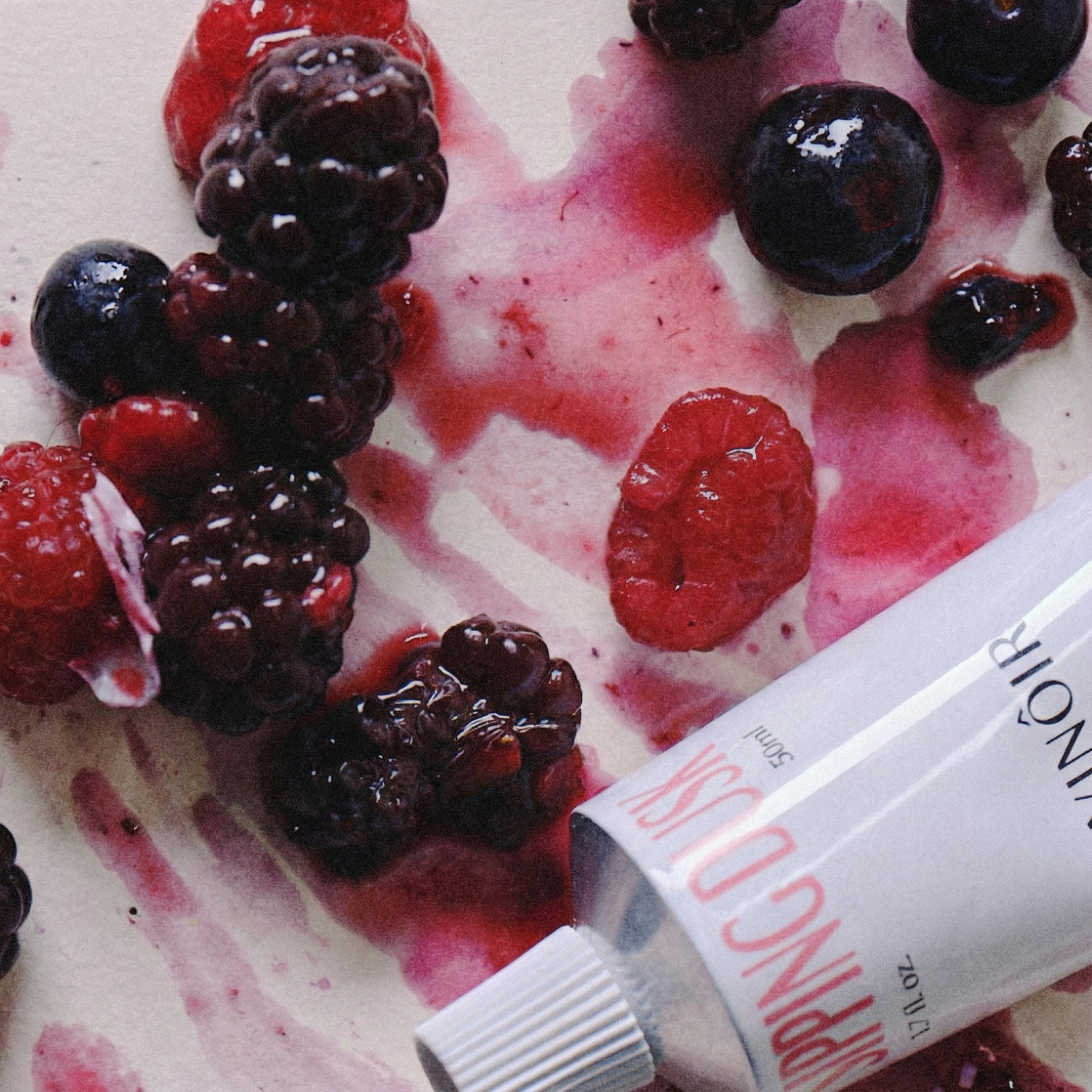 VINŌIR SIPPING DUSK DECANTING HAND CREAM