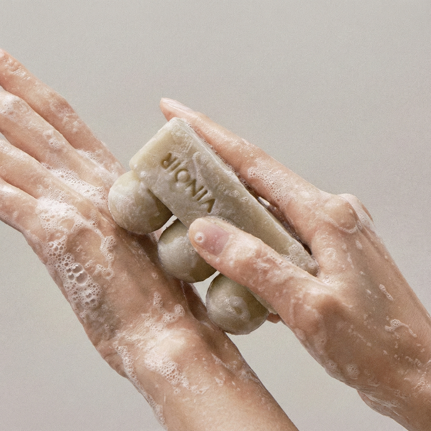 VINŌIR LE PIQUE-NIQUE SHAMPOO BAR