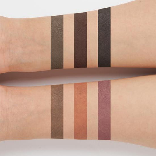 fwee All-Take Dual Liner รวม 2 เฉดสีไว้ในแท่งเดียว เพื่อการเนรมิตดวงตาให้ดูโตและกลมโตอย่างเป็นธรรมชาติ สร้างลุคดวงตาที่ดูเปิดกว้างและมีมิติด้วย #AllTakeDualLiner_듀얼라이너