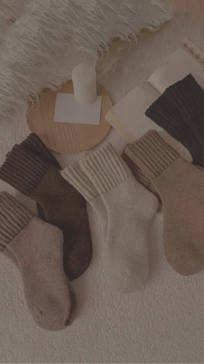 Nyzfexk Women's Solid Mid-calf Socks, Casual Soft Comfy Warm Socks for Fall & Winter, Women's Socks for Daily Wear